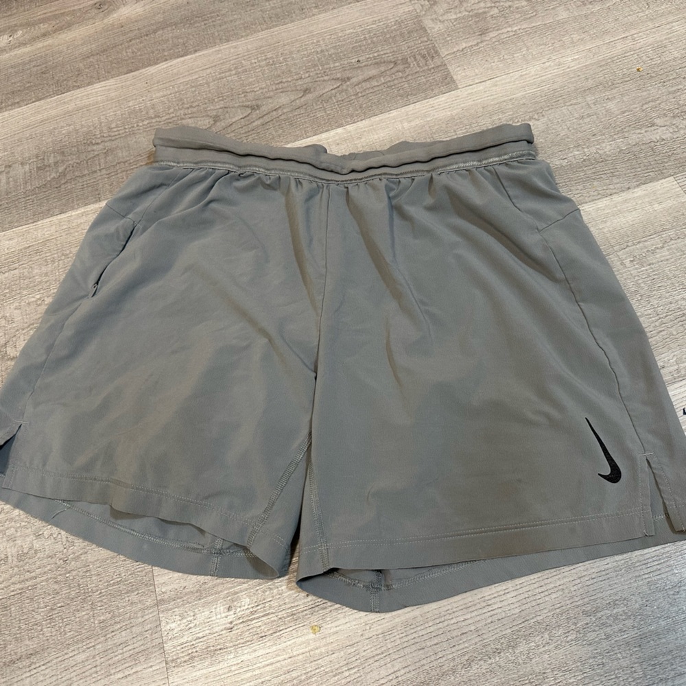 Gray Nike yoga shorts with pocket and compression large